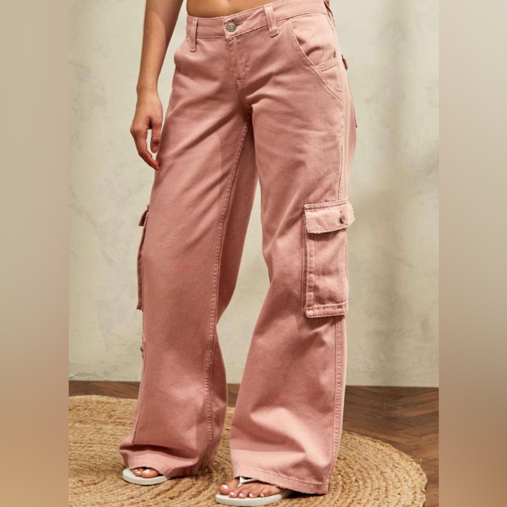 BDG JEANS CARGO ROSE DENIM CARGO PANTS💗